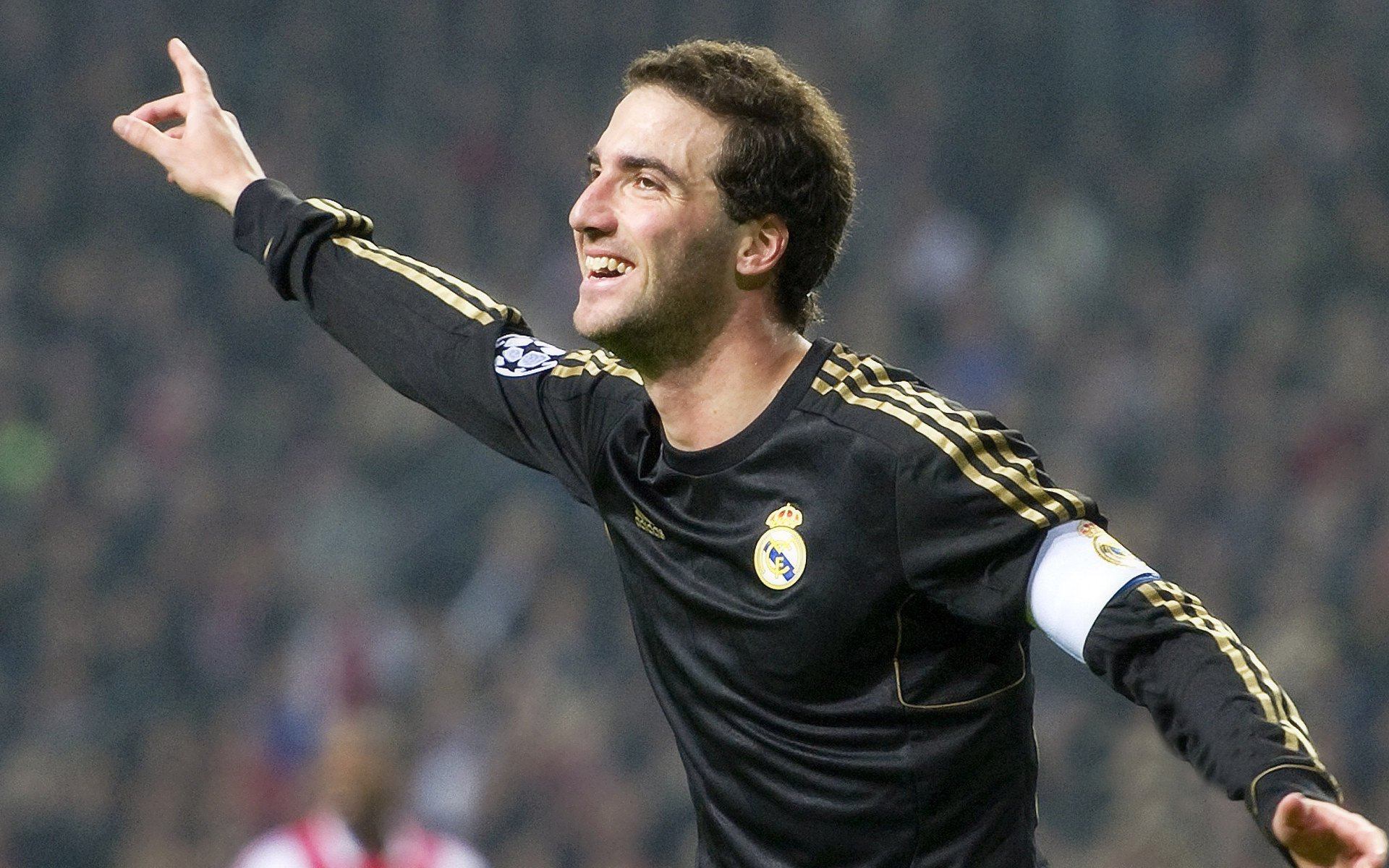 沉浸式回顾：两队激战至第4节，精彩瞬间不断！